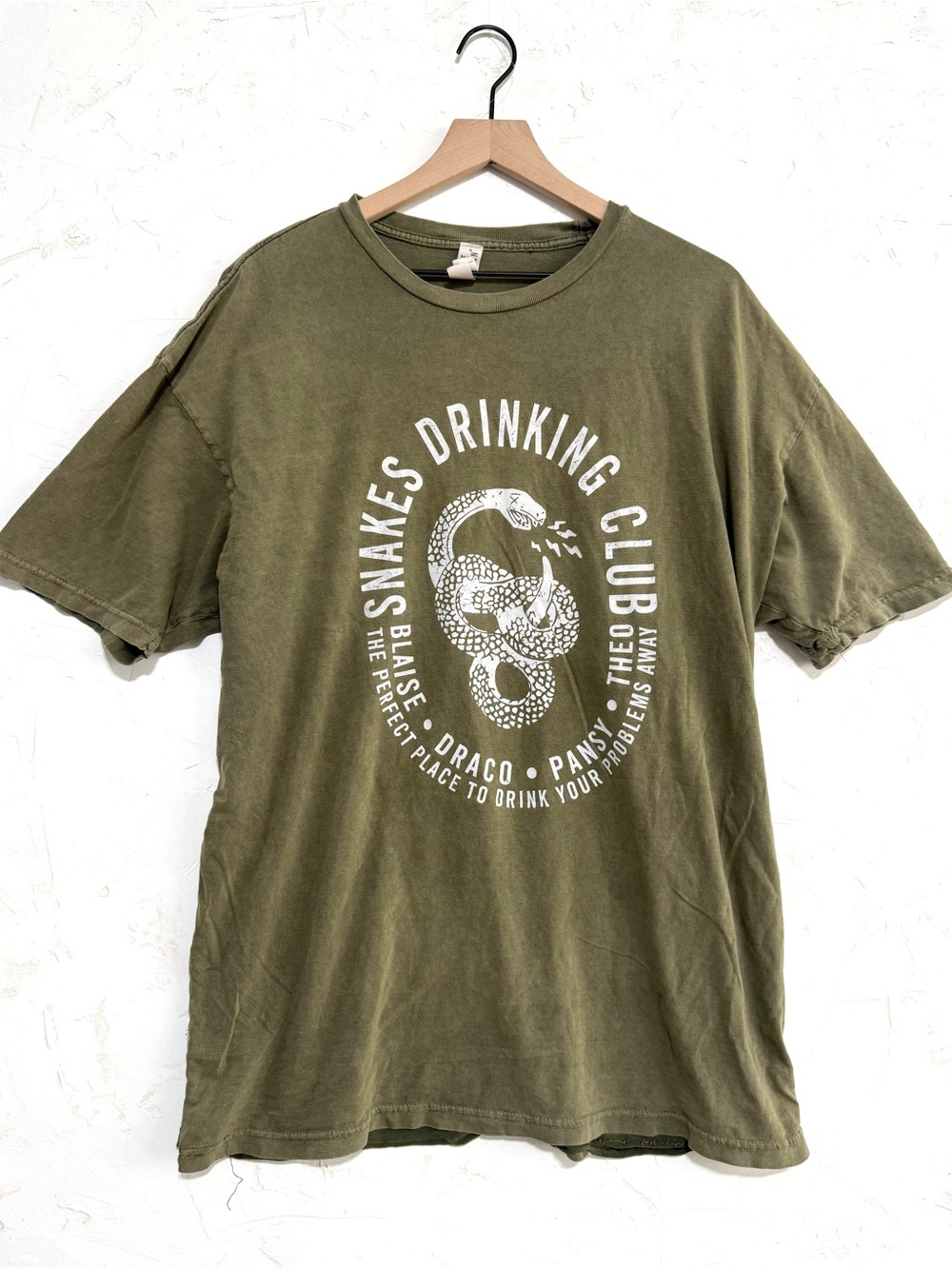 Snakes Drinking Club Graphic Short Sleeve Tee - Olive Green 2XL